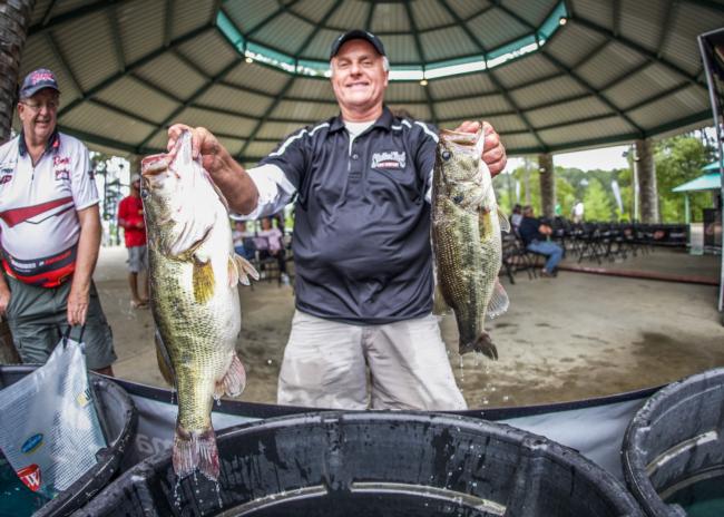 Day-one co-angler leader Randy Hicks wowed the weigh-in crowd with a 7-pound, 14-ounce kicker.